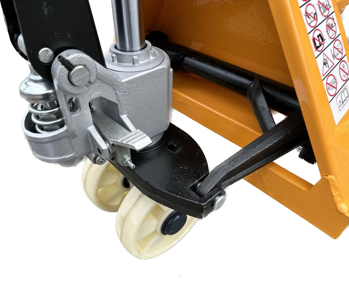 2500kg Low Profile CHEP Pallet Jack